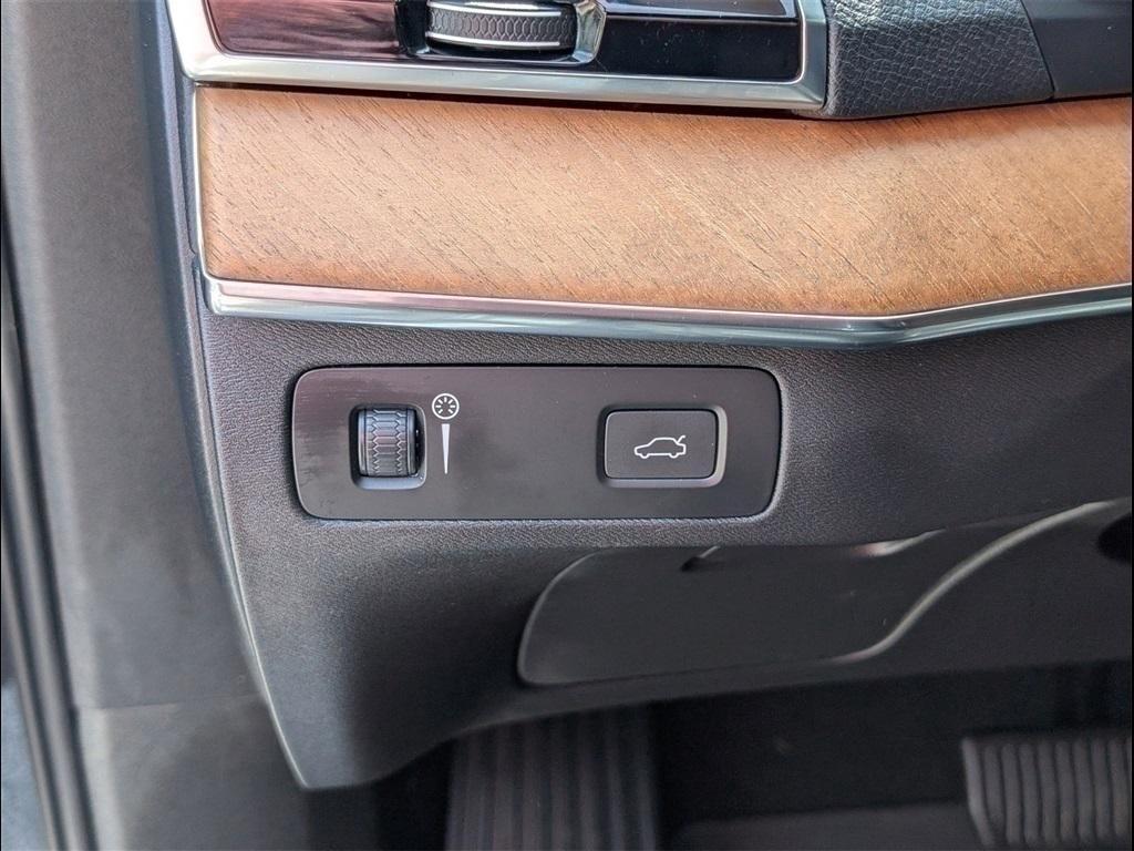 used 2022 Volvo XC90 car, priced at $35,399