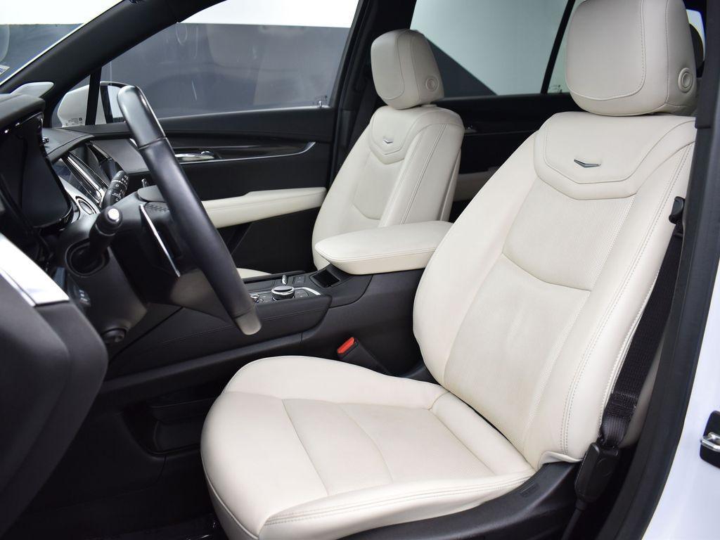 used 2023 Cadillac XT6 car, priced at $43,795