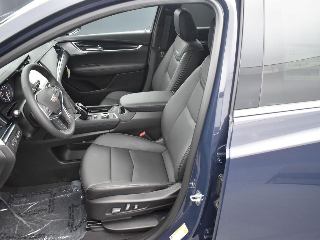 new 2025 Cadillac XT5 car, priced at $54,010