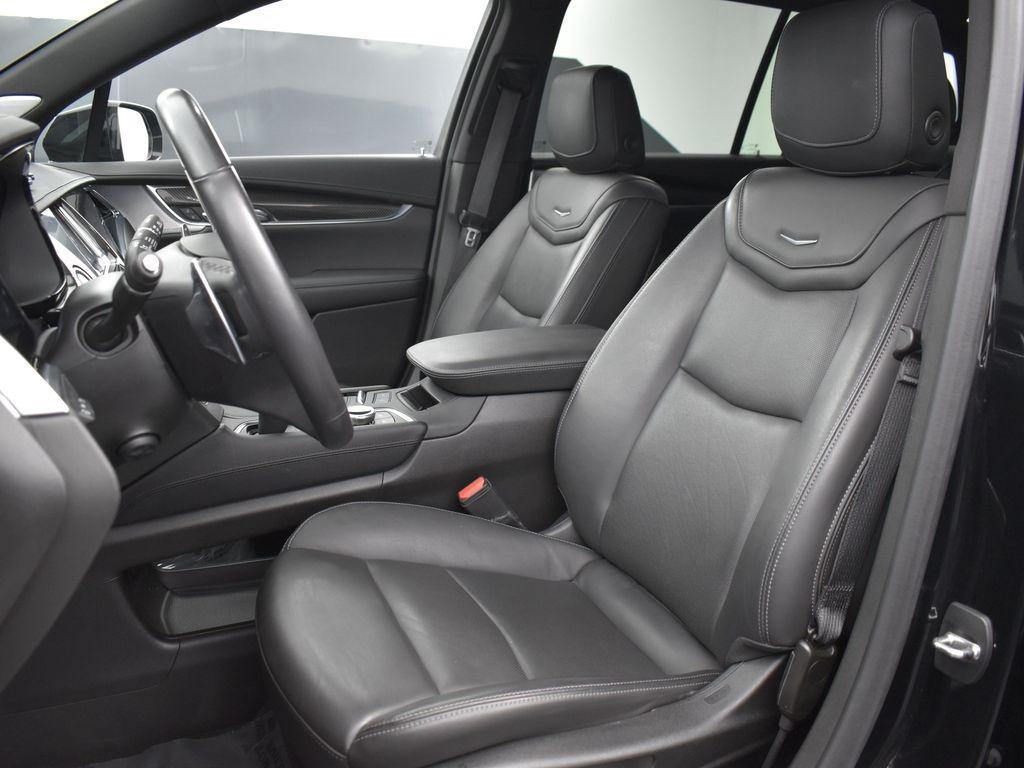used 2023 Cadillac XT6 car, priced at $40,495