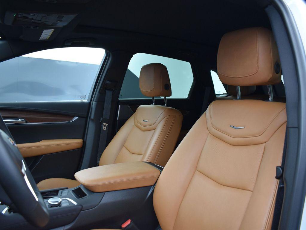 new 2025 Cadillac XT5 car, priced at $58,110