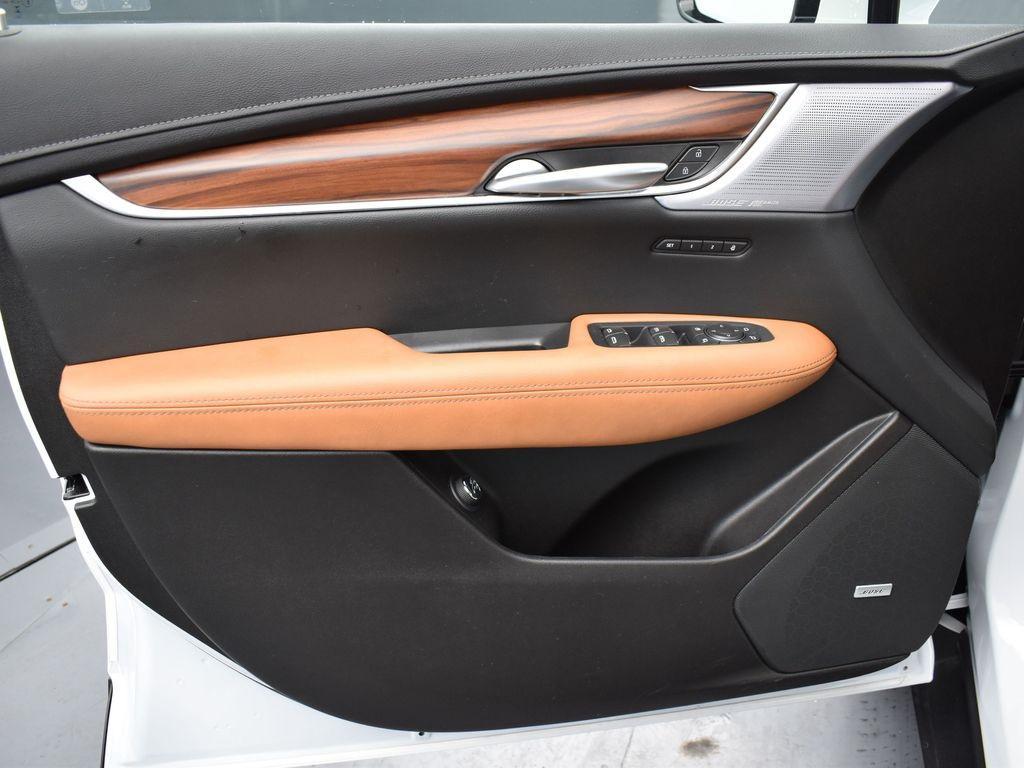 new 2025 Cadillac XT5 car, priced at $58,110