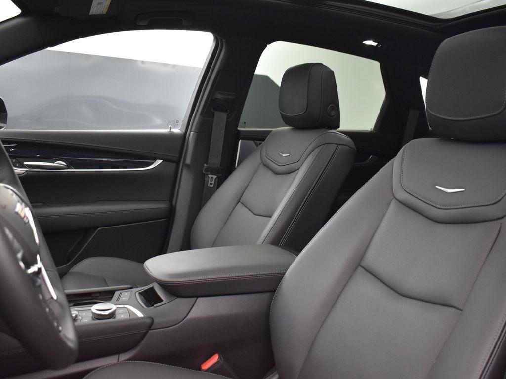 new 2025 Cadillac XT5 car, priced at $58,085