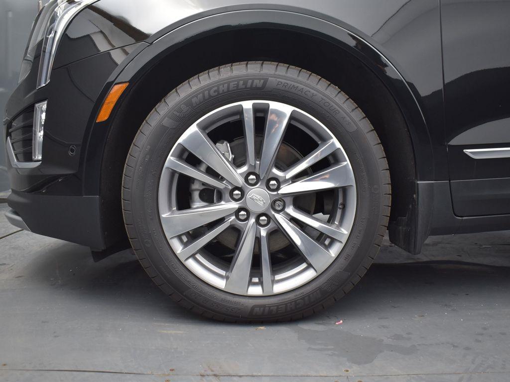 new 2025 Cadillac XT5 car, priced at $58,085