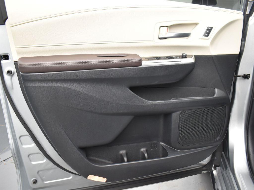 used 2023 Toyota Sienna car