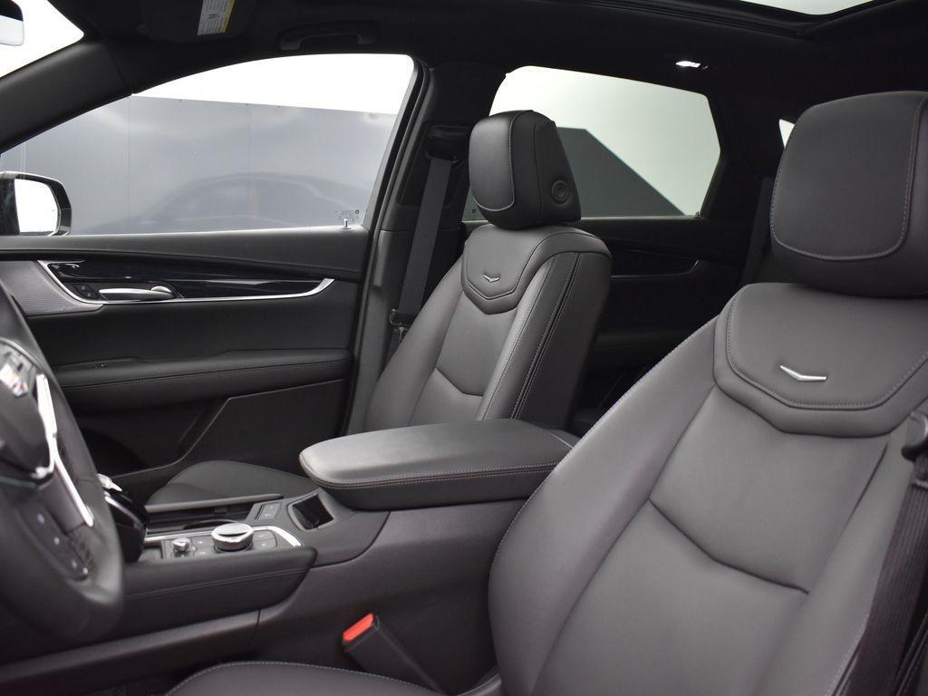 new 2025 Cadillac XT5 car, priced at $53,935