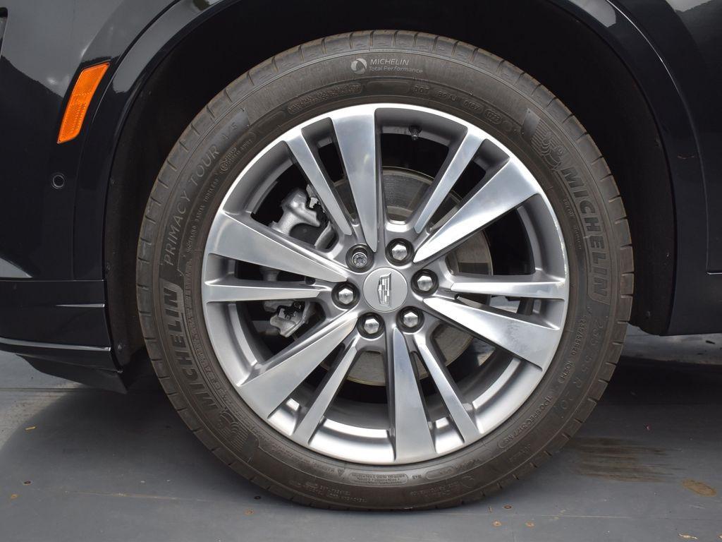 used 2022 Cadillac XT6 car, priced at $37,895