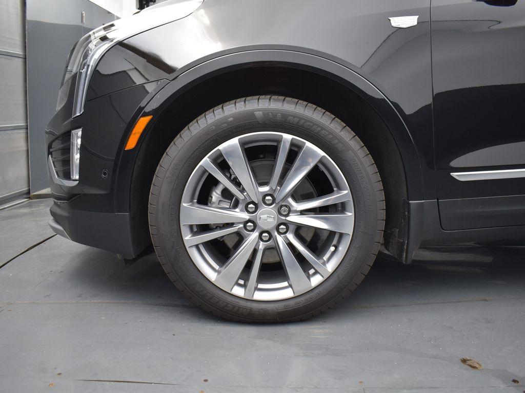 new 2025 Cadillac XT5 car, priced at $57,510