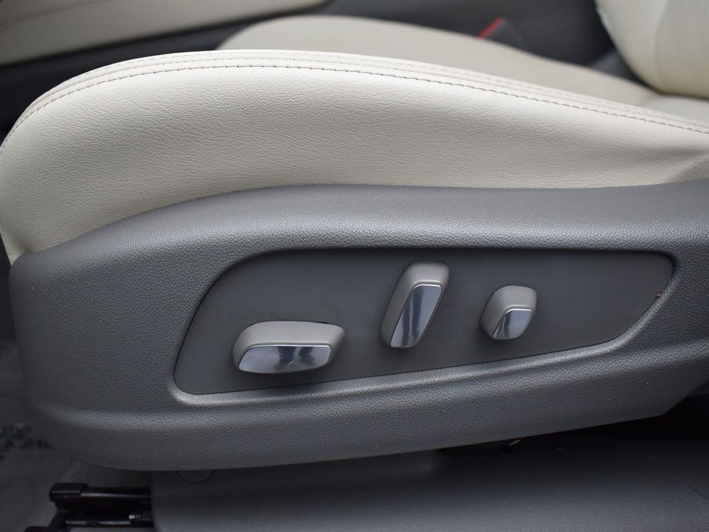 used 2022 Cadillac XT6 car, priced at $38,195