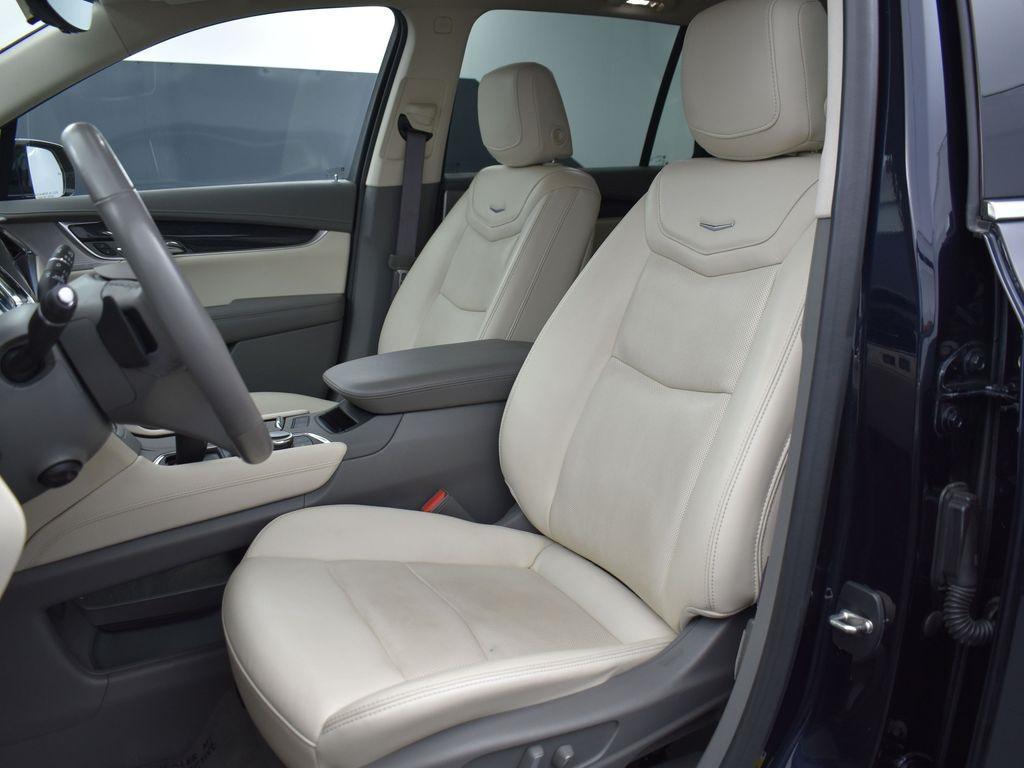 used 2022 Cadillac XT6 car, priced at $38,195