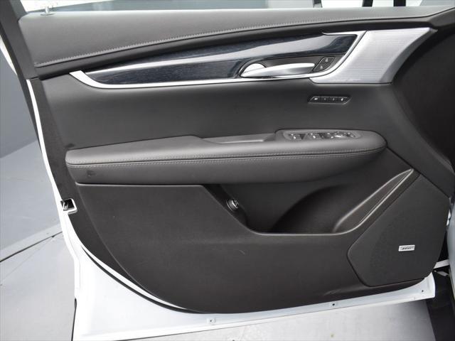 new 2025 Cadillac XT5 car, priced at $54,135