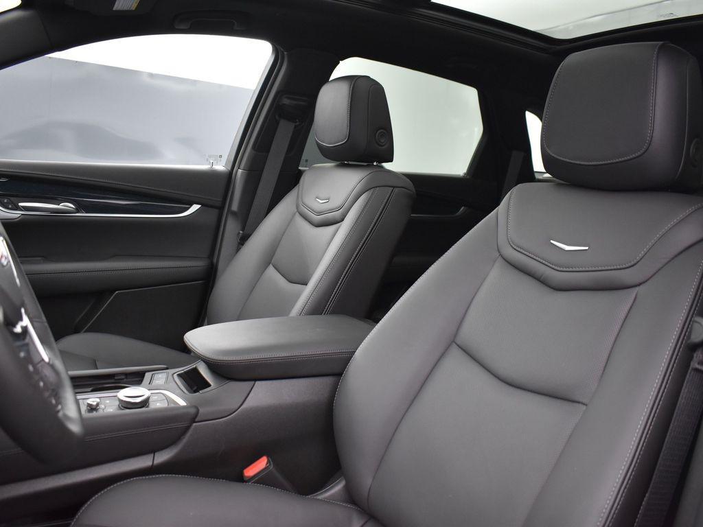 new 2025 Cadillac XT5 car, priced at $53,635