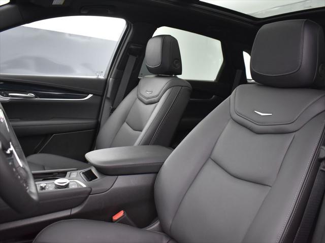 new 2025 Cadillac XT5 car, priced at $54,135
