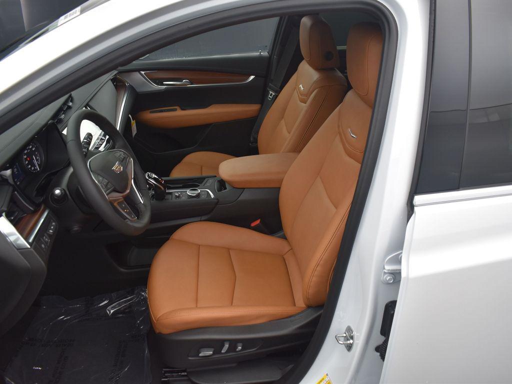 new 2025 Cadillac XT5 car, priced at $57,110