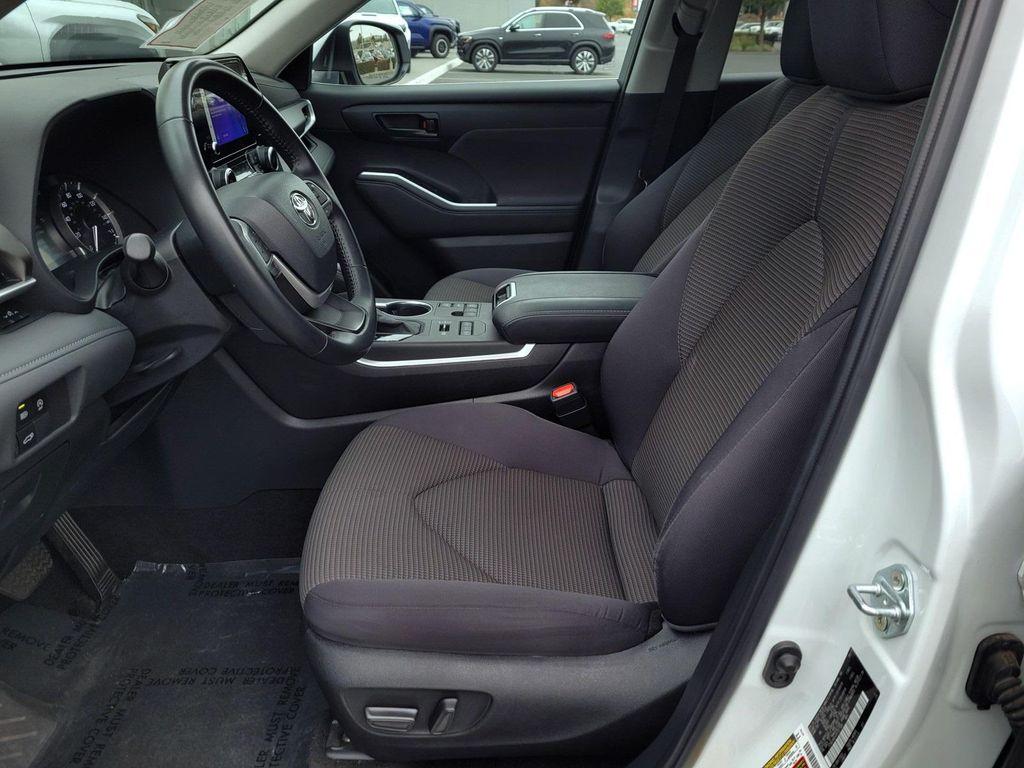 used 2024 Toyota Highlander car, priced at $37,495