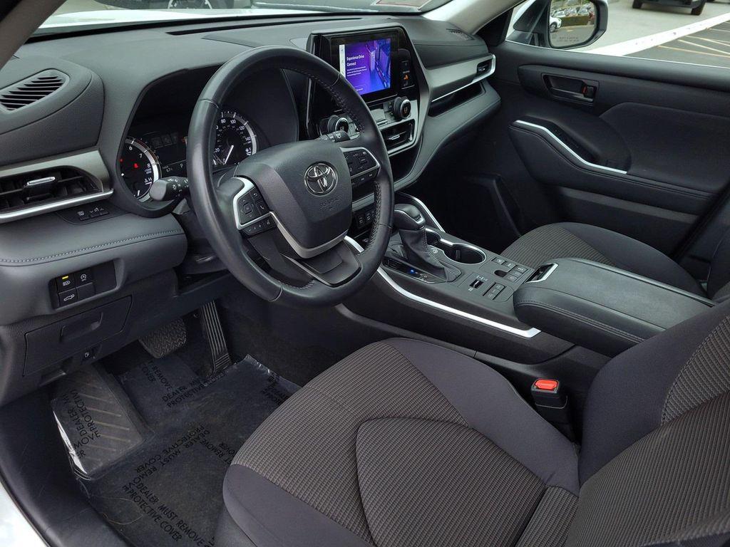 used 2024 Toyota Highlander car, priced at $37,495