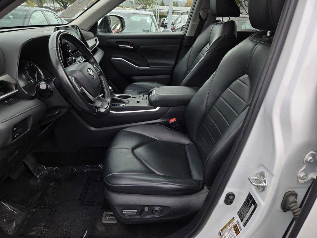 used 2022 Toyota Highlander car, priced at $33,860