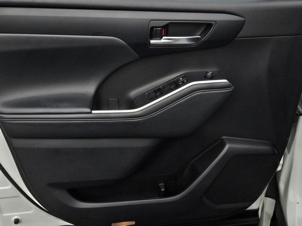 used 2022 Toyota Highlander car, priced at $33,860