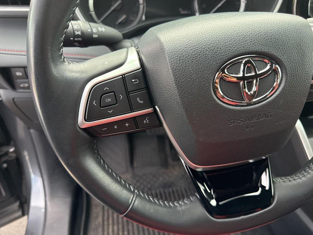 used 2022 Toyota Highlander car, priced at $39,990
