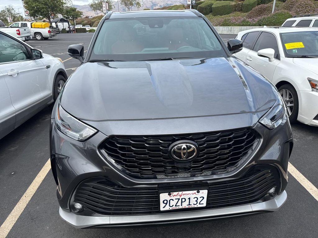 used 2022 Toyota Highlander car, priced at $39,990