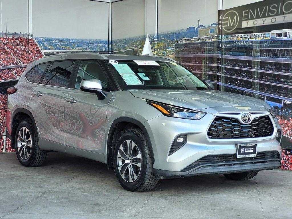 used 2024 Toyota Highlander car, priced at $41,590