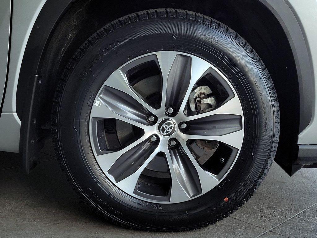 used 2024 Toyota Highlander car, priced at $41,590