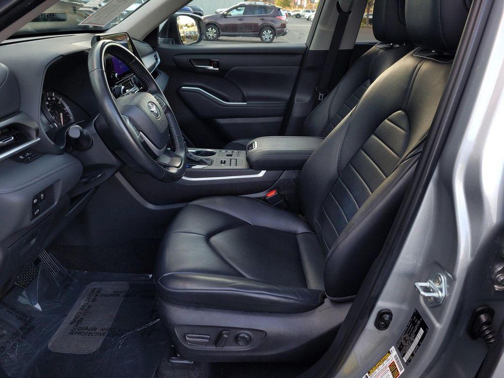 used 2024 Toyota Highlander car, priced at $41,590