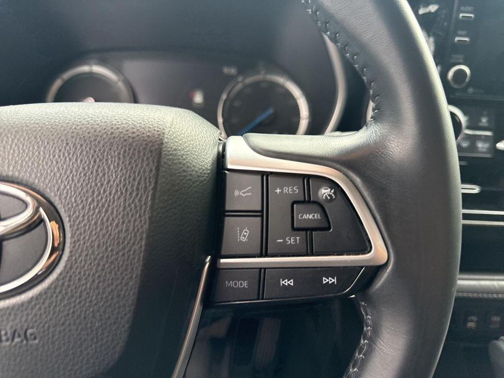 used 2022 Toyota Highlander Hybrid car, priced at $36,490