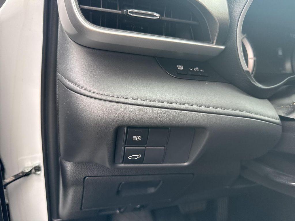used 2022 Toyota Highlander Hybrid car, priced at $36,490