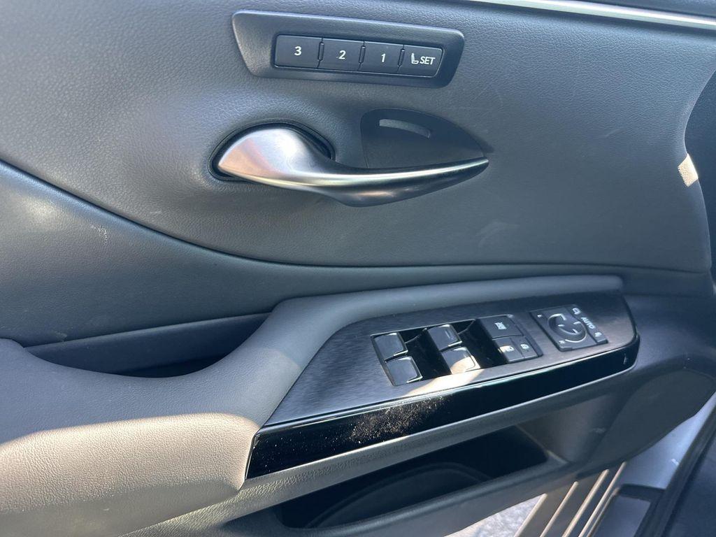 used 2024 Lexus ES 250 car, priced at $44,090