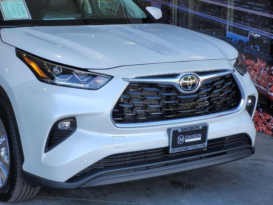 used 2024 Toyota Highlander car, priced at $48,886