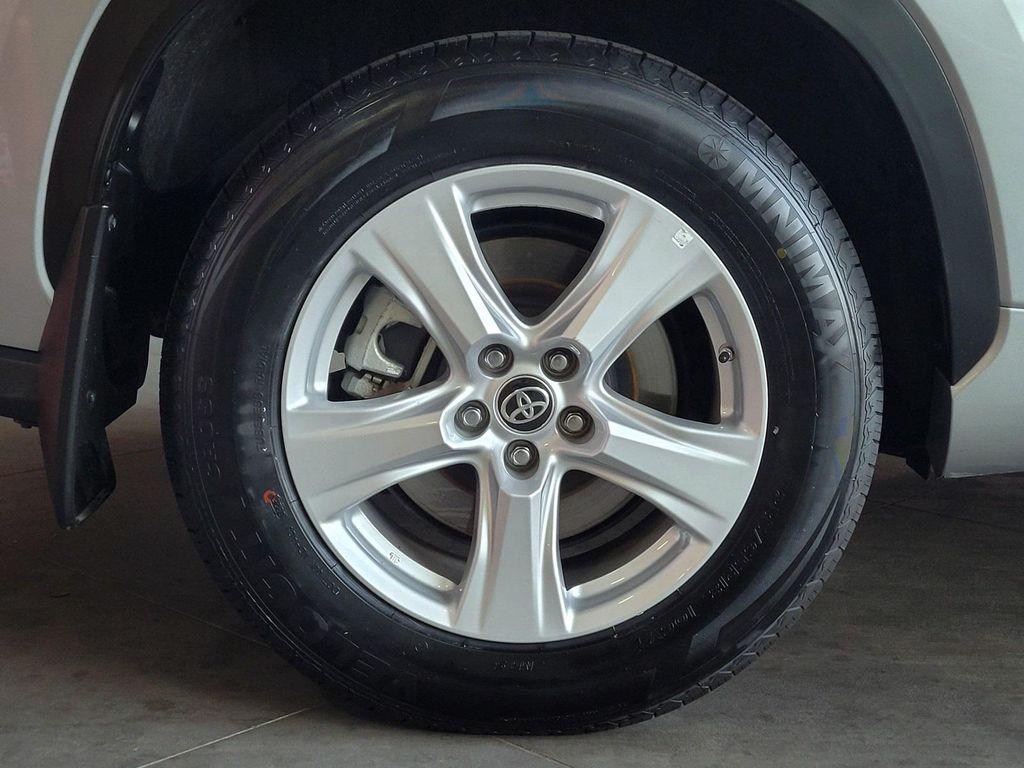 used 2024 Toyota Highlander car, priced at $37,889