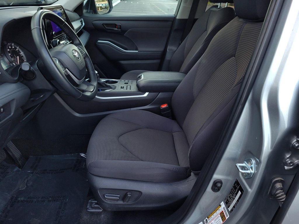 used 2024 Toyota Highlander car, priced at $37,889