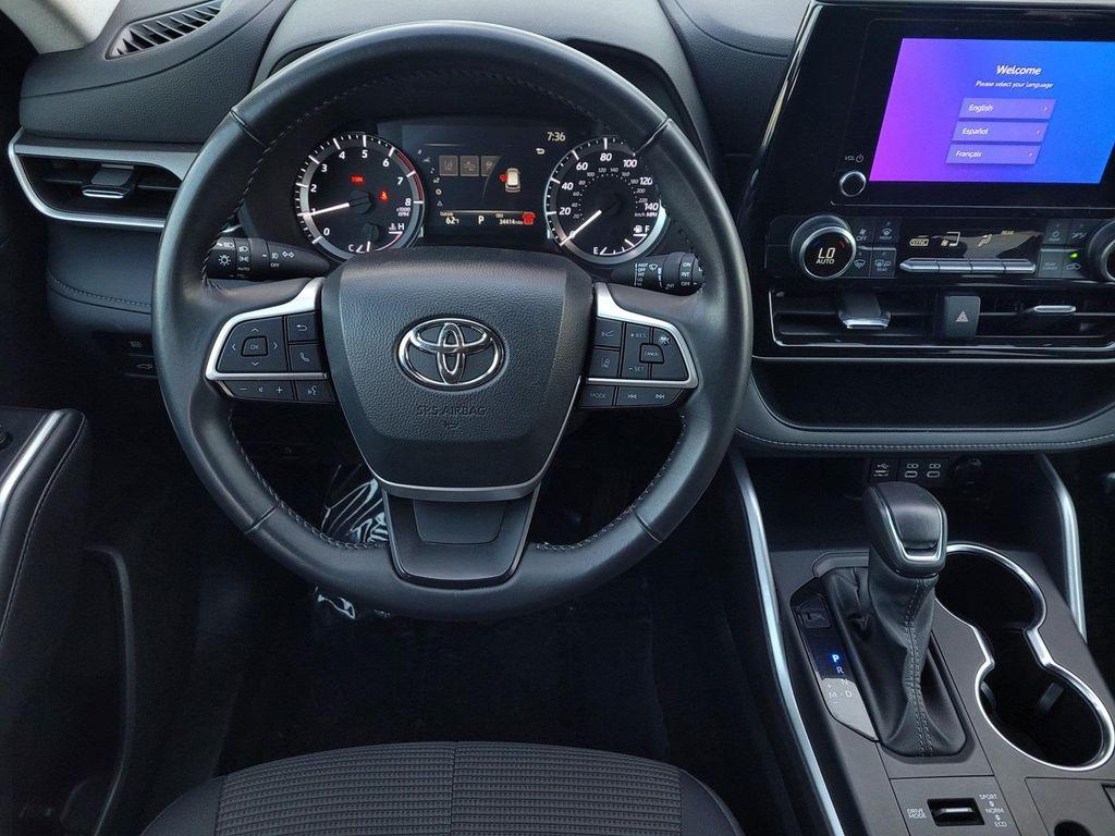 used 2024 Toyota Highlander car, priced at $37,889