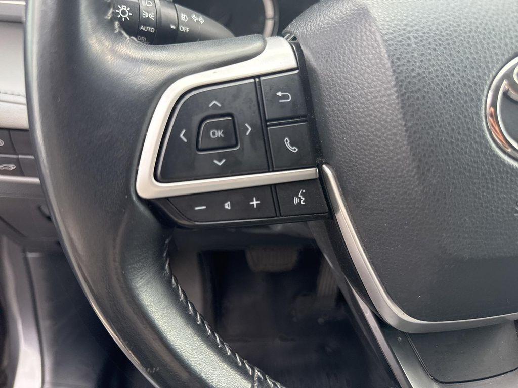 used 2022 Toyota Highlander car, priced at $30,990