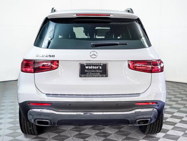 new 2025 Mercedes-Benz GLB 250 car, priced at $51,095
