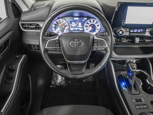 used 2023 Toyota Highlander car, priced at $32,998