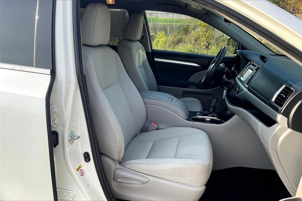 used 2015 Toyota Highlander car, priced at $17,499