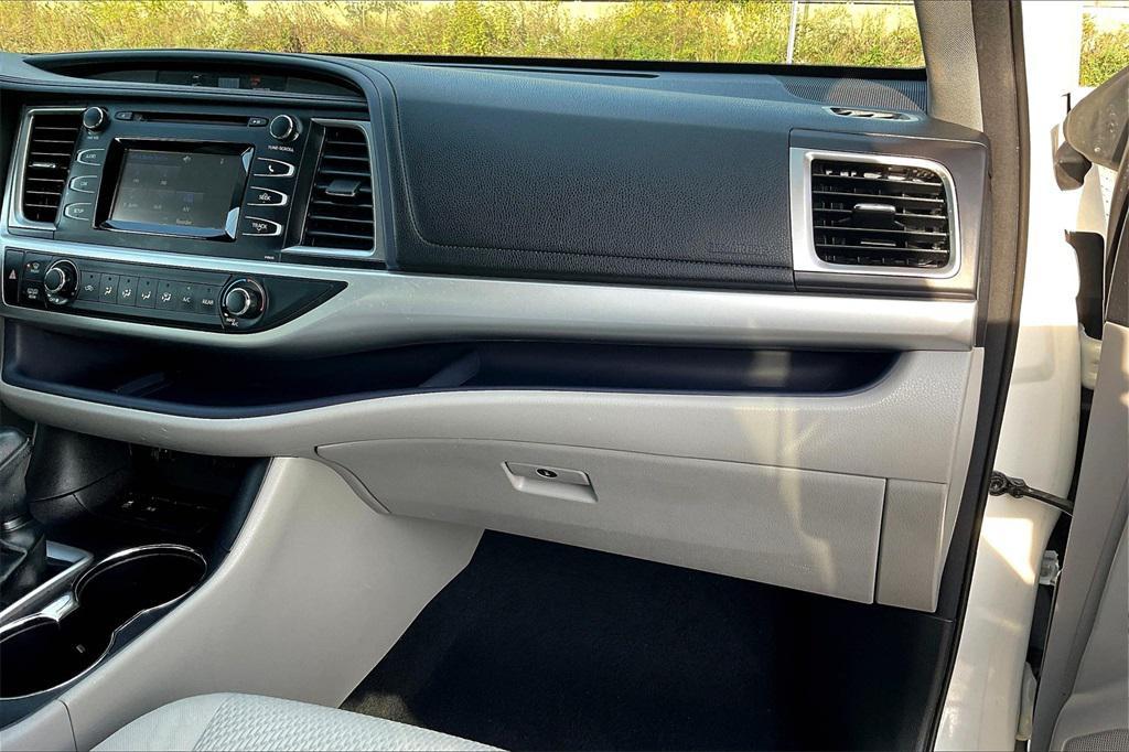 used 2015 Toyota Highlander car, priced at $17,499