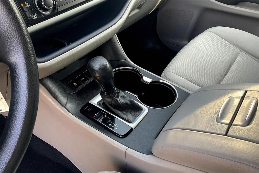 used 2015 Toyota Highlander car, priced at $17,499