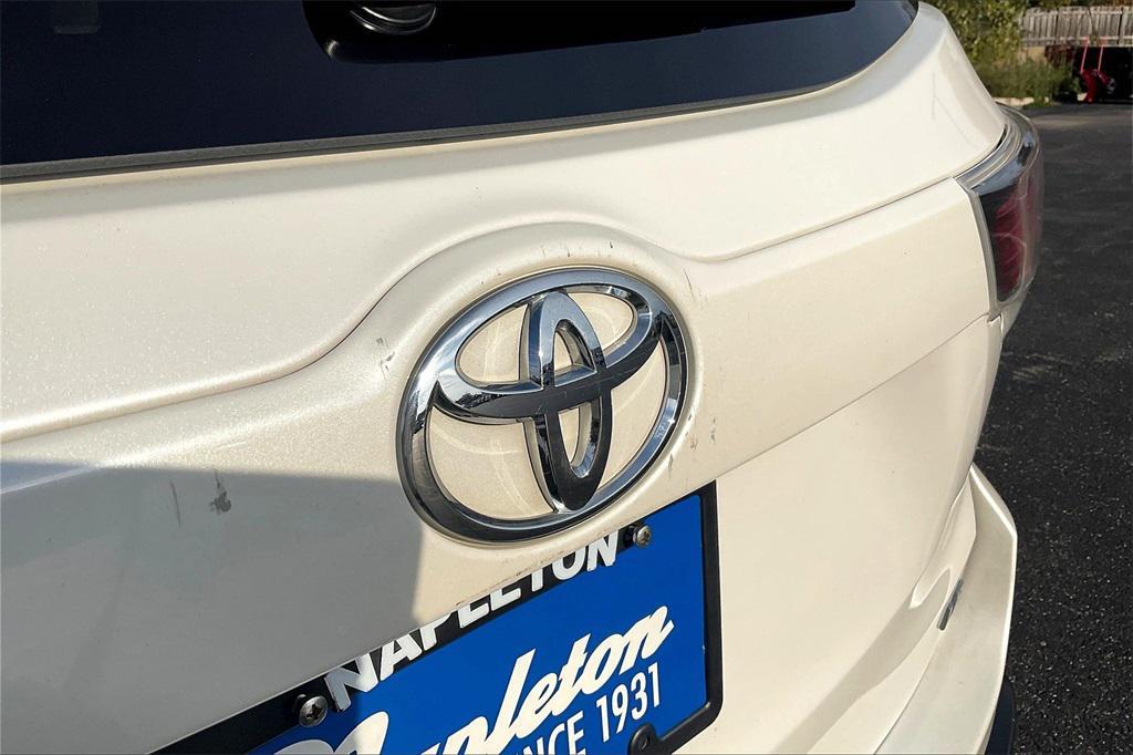 used 2015 Toyota Highlander car, priced at $17,499