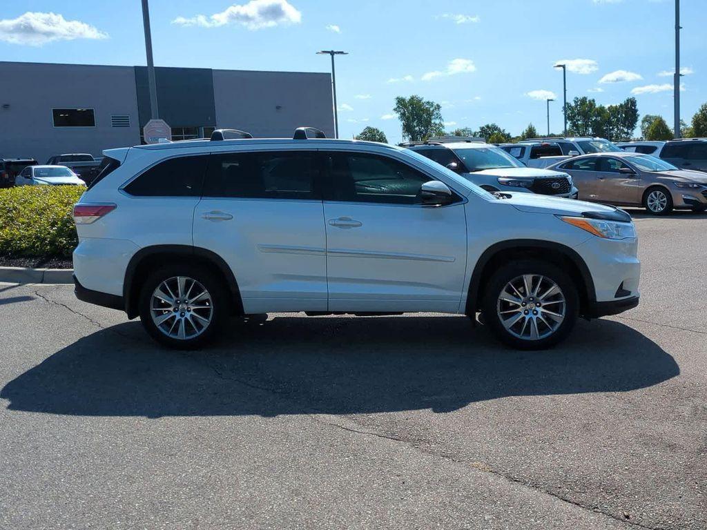 used 2014 Toyota Highlander car, priced at $15,999