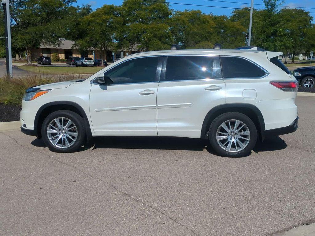 used 2014 Toyota Highlander car, priced at $15,999