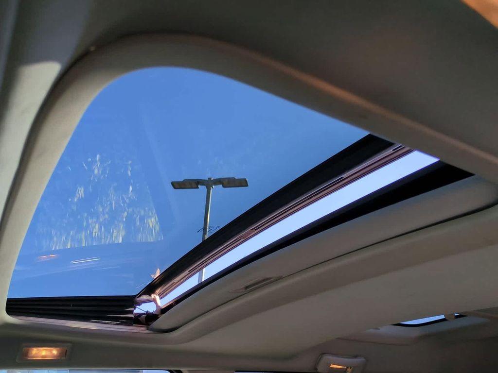 used 2009 Jeep Commander car, priced at $5,550