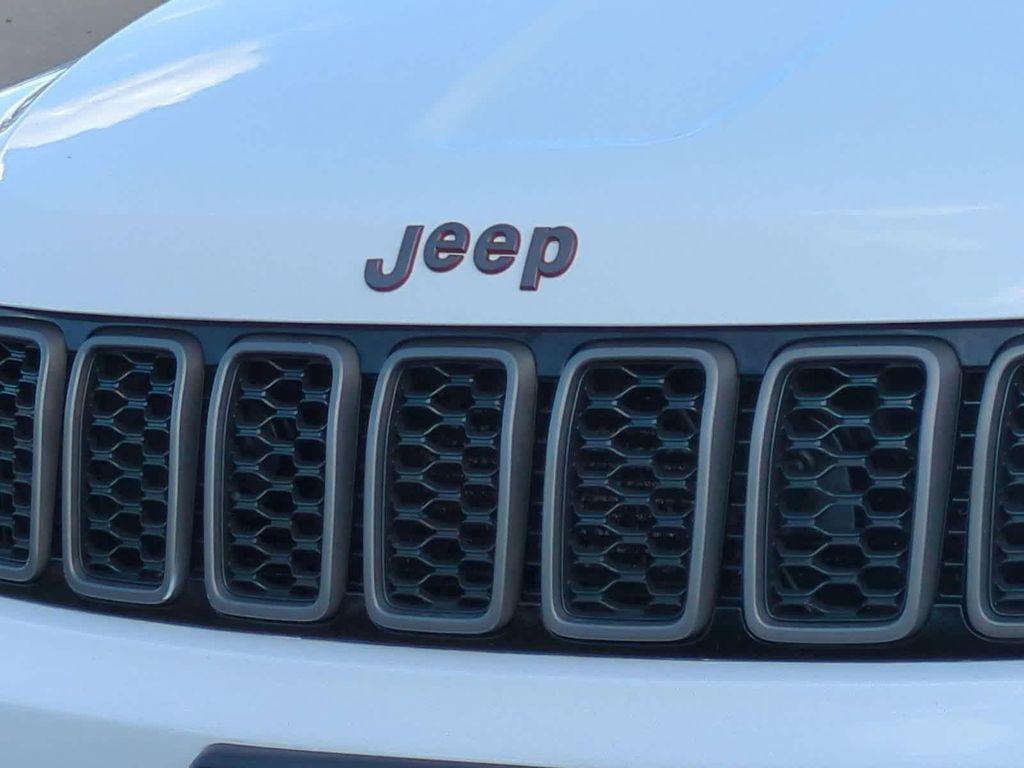 used 2017 Jeep Grand Cherokee car, priced at $14,550