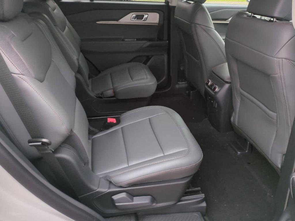 new 2025 Ford Explorer car, priced at $44,406