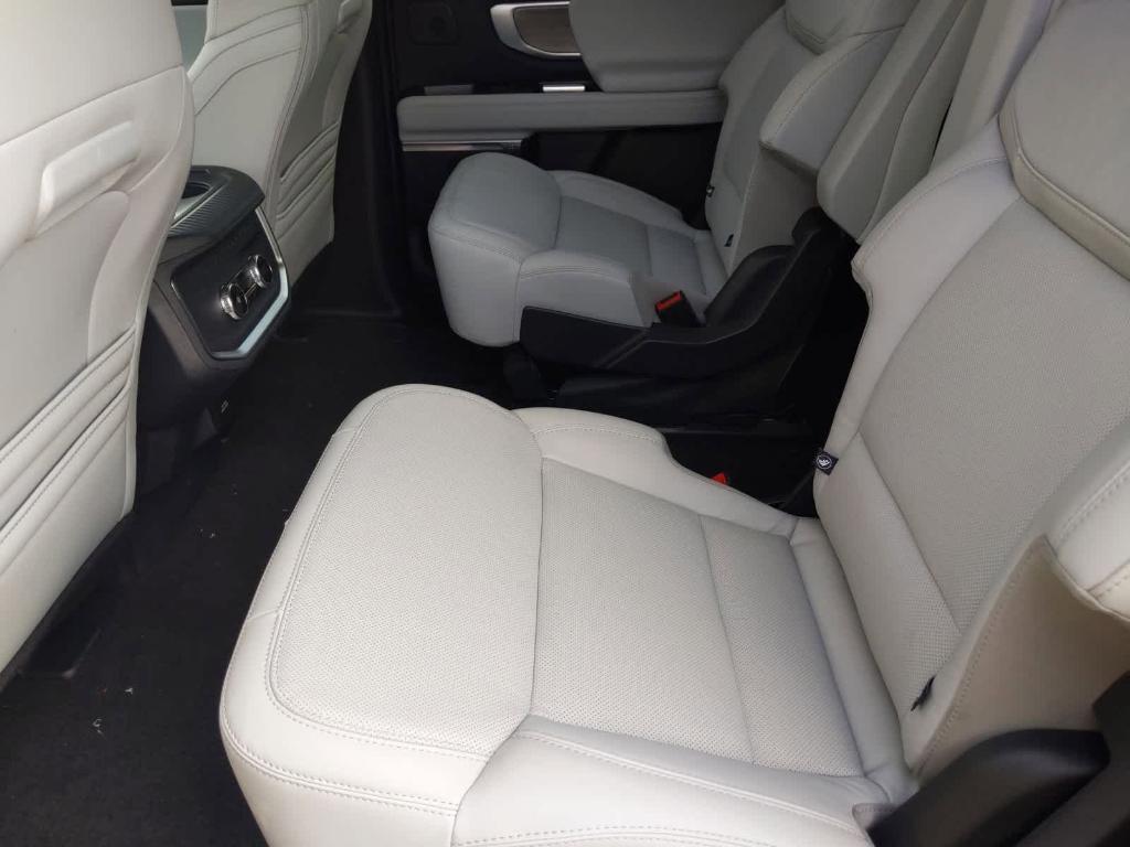 new 2025 Ford Expedition car, priced at $73,451