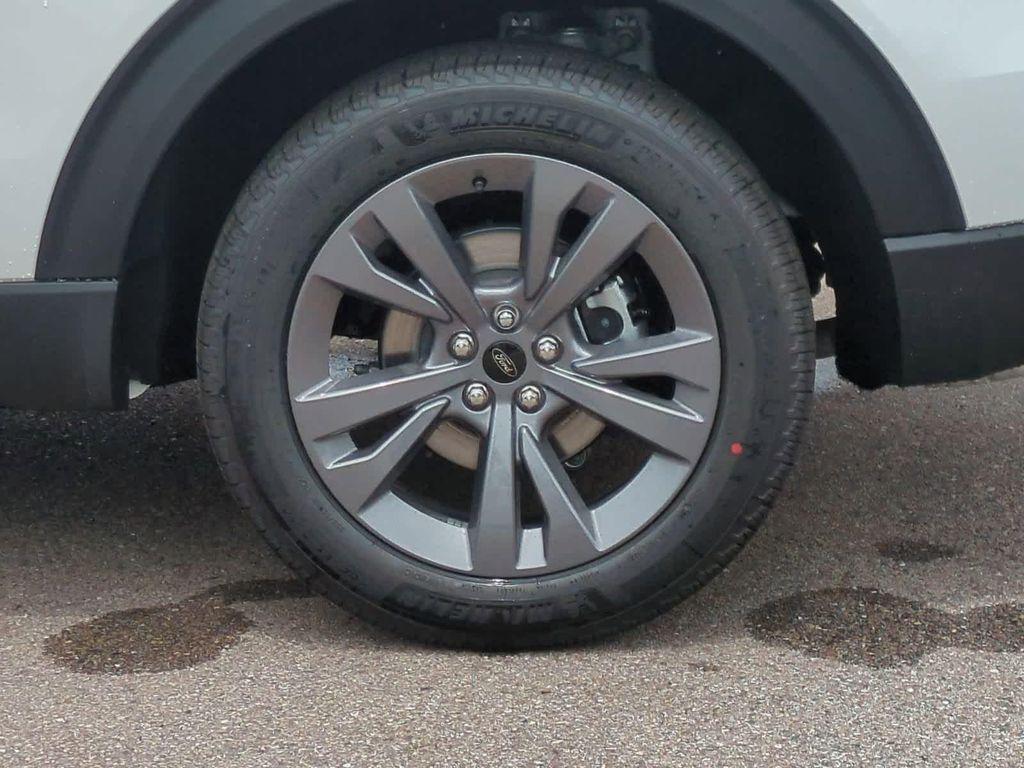 new 2025 Ford Explorer car, priced at $45,257
