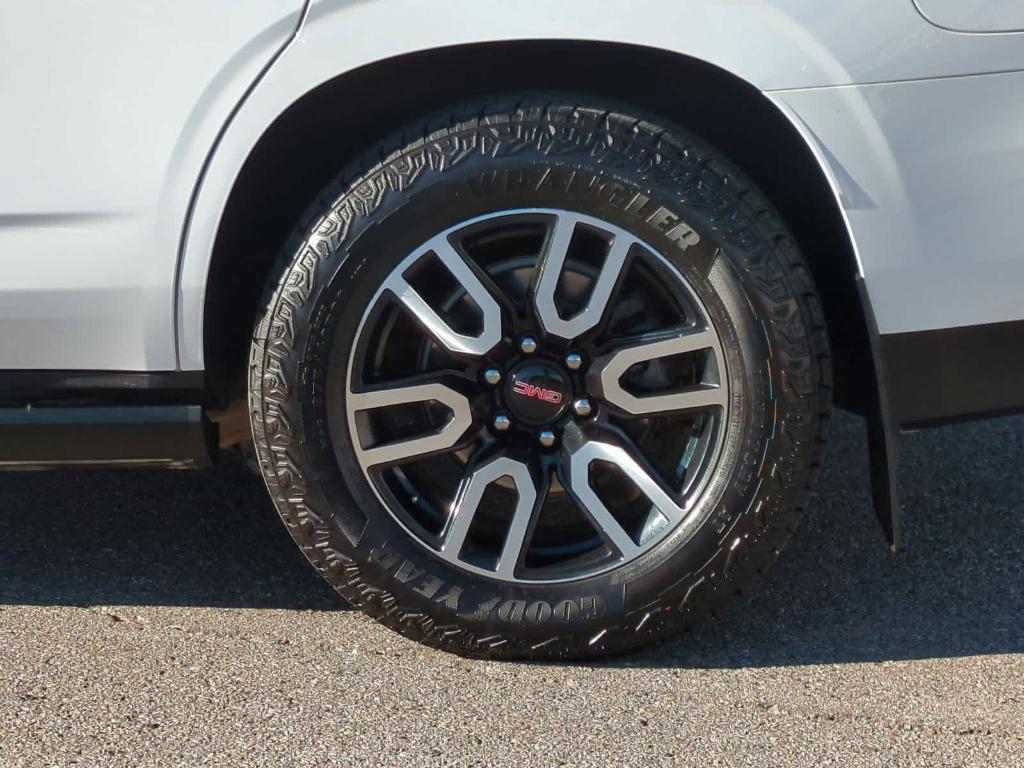 used 2023 GMC Yukon car