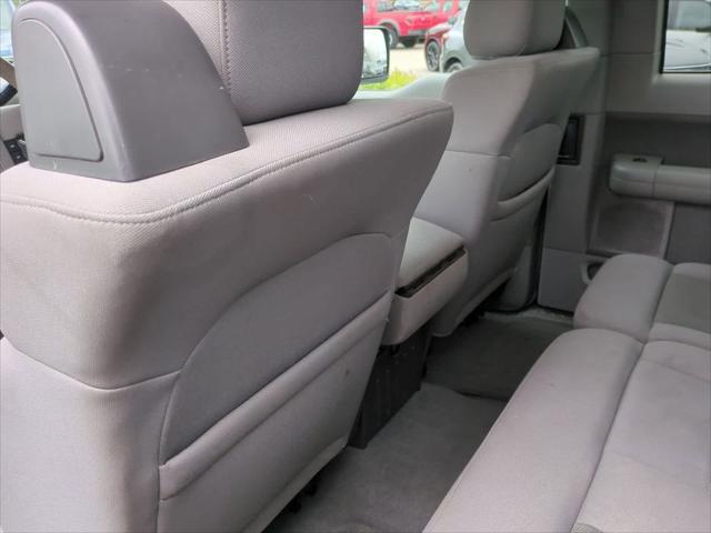 used 2006 Ford F-150 car, priced at $2,999
